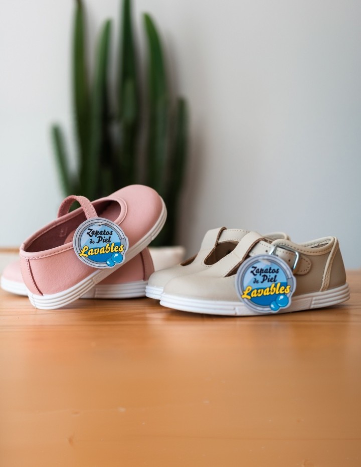 Sandalias piel con cierre de hebilla color beige