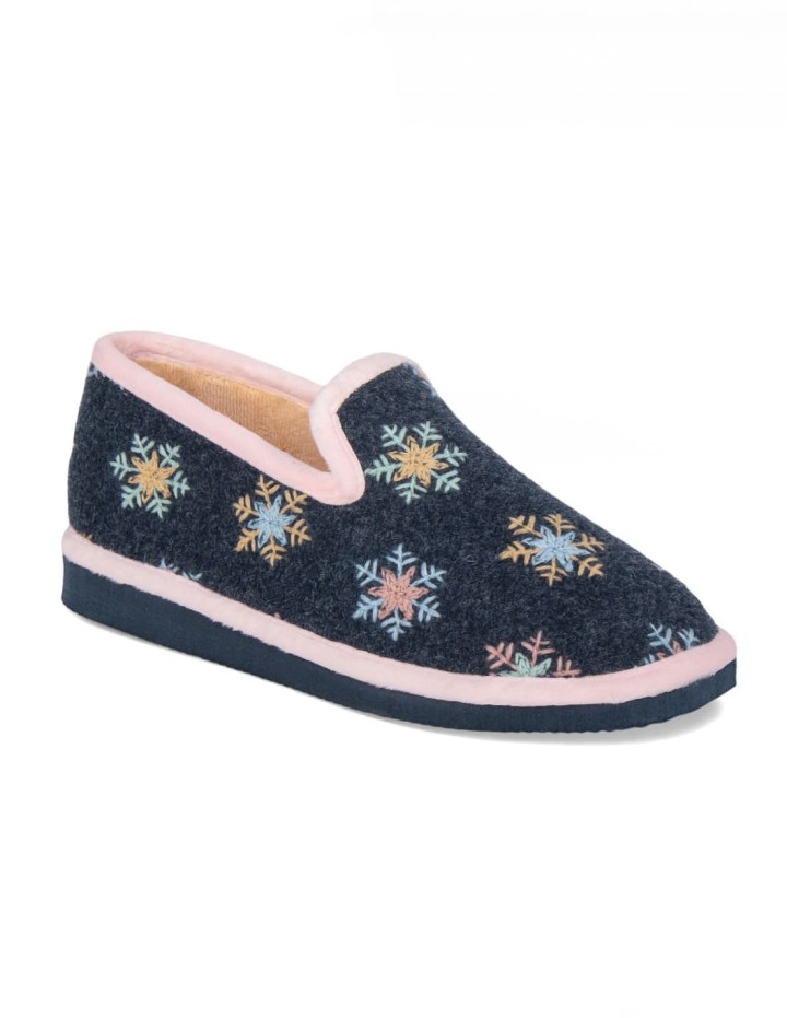 Zapatillas de casa cerradas color marino borde rosa estampado copos de nieve