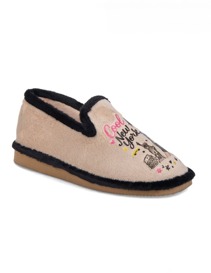 Zapatillas de casa cerradas color beige estampado Cool New York