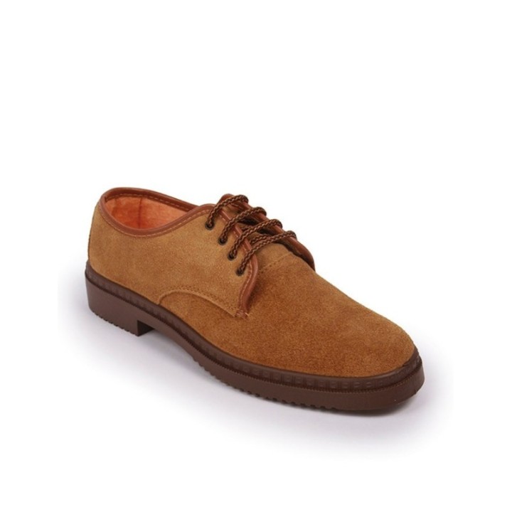 Zapatos clásicos con cordones color tabaco