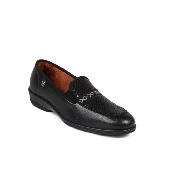 Zapatos de mujer clásicos en color negro. Gran comodidad