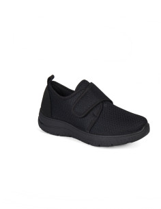 Zapatillas color negro con velcro