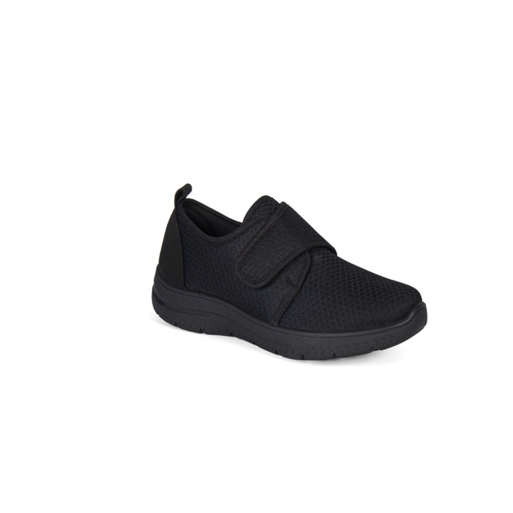 Zapatillas color negro con velcro