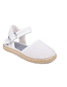 Sandalias  color blanco con cierre de hebilla