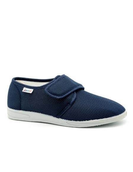 Zapatos con cierre de velcro y diseño picado