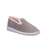 Zapatillas de casa cerradas en color niebla con borde rosa